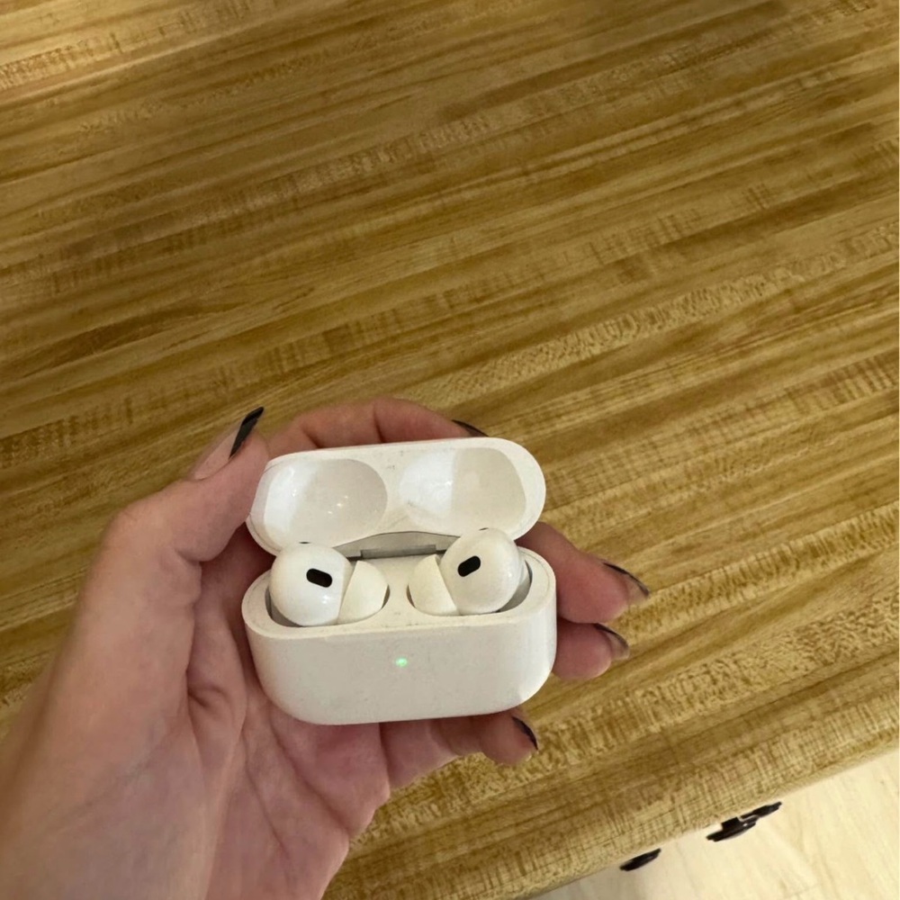Wireless White Earbud Headphones